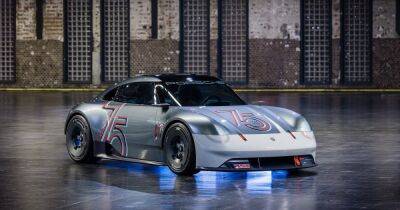 Ретро-дизайн и 500 сил: представлен юбилейный спорткар Porsche (фото)