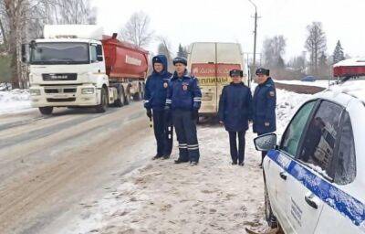 В Торжке восемь автолюбителей оплатили штрафы за нарушение ПДД после рейда ГИБДД и судебных приставов