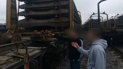 Жители Ржева украли полтонны металла с железной дороги