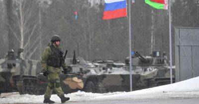 Подготовка войск в Беларуси: солдат ВС РФ вооружают старой техникой, — разведка Британии