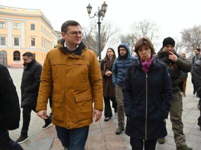 Дмитрий Кулебой - Этьен Де-Понсен - Катрин Колонна - Глава МИД Франции посетила Одессу. Колонна вместе с Кулебой почтили память погибших украинских военных на местном кладбище - gordonua.com - Россия - Украина - Франция - Одесса - Odessa - Донецкая обл. - Посол