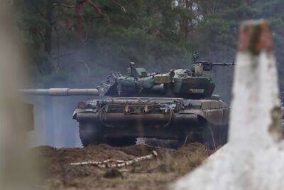 Мощный бронекулак для ВСУ: Польша отправляет Украине 74 танка - подробности