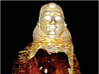 Ученые с помощью компьютерной томографии обнаружили внутри мумии сердце, язык и амулеты из золота - gordonua.com - Украина - Египет