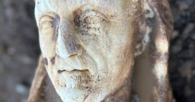 В Италии во время ремонта канализации нашли древнеримскую статую Геркулеса (фото) - focus.ua - Украина - Италия - Голландия - Рим - Греция