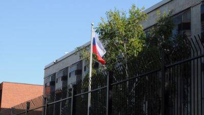 В Канаде россиянку не пустили в посольство РФ из-за подписки на группу в фейсбуке