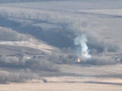 Украинские пограничники показали уничтожение российского склада с боеприпасами. Видео