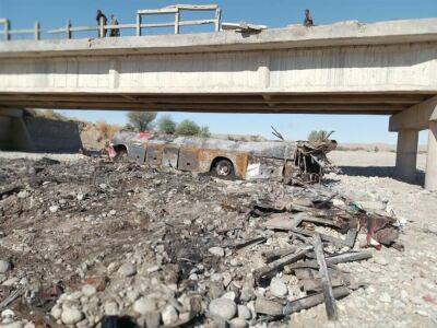 В Пакистане автобус на скорости врезался в опору моста, погиб 41 человек