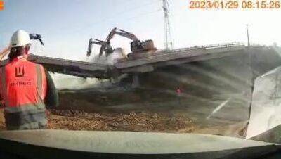 Видео: мост рухнул в Ришон ле-Ционе, пострадали двое рабочих
