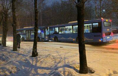 В Твери в микрорайоне «Южный» столкнулись два автобуса