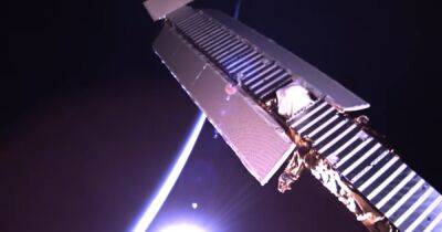 NASA показало, как спутник SWOT расправляет "крылья" в космосе: он составит карту воды на Земле (видео)