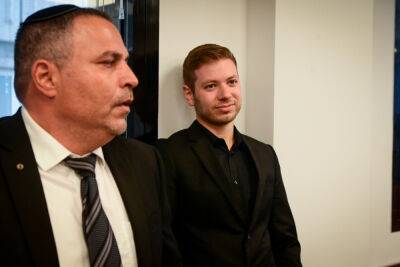 Яир Нетанияху не желает платить 400 тысяч и пытается взять суды измором