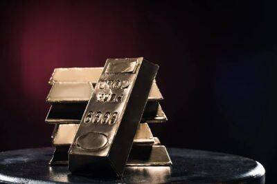 Золото дорожает. Цена превысила $1850 за унцию — впервые с июня 2022 года