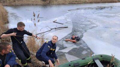 В Волынской области на льду погиб ребенок, двух детей удалось спасти
