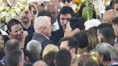 Президент Бразилии Лула да Силва простился с Пеле в Сантосе