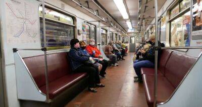 В Киеве станции метро заработали по новым правилам