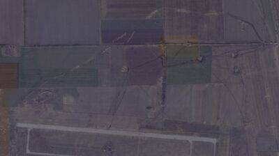 РФ формирует круговую оборону аэродрома в Бердянске: спутниковые снимки