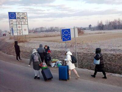 Запрет на выезд за границу, который ввели в Украине, коснется тысяч женщин. Из-за него несколько депутаток Рады готовы сложить мандат – СМИ