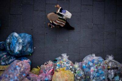 Правительство отменило налог на одноразовый пластик, несмотря на усилия по сокращению отходов