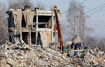 Здание ПТУ в Макеевке «стерто» точными ударами: фото колоссальных разрушений