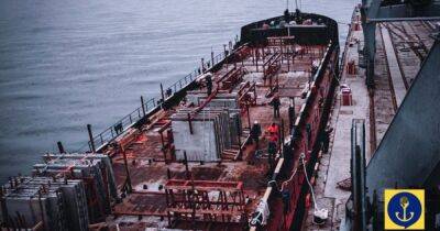 Российские оккупанты превращают Мариупольский морской порт в военную базу