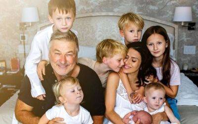 Брюс Уиллис - Алек Болдуин - Алек Болдуин отреагировал на новость о беременности старшей дочери - korrespondent.net - Украина
