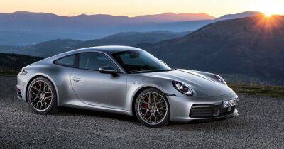 Спорткар Porsche 911 впервые получит гибридную версию
