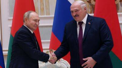 Хакеры взломали медицинскую базу Лукашенко: мог не сдавать тесты на коронавирус перед встречей с Путиным