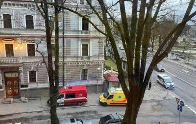 Полиции Латвии сообщили о подозрительном пакете в посольстве РФ
