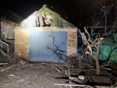 Россияне вечером и ночью обстреливали Никополь, погиб мужчина, повреждены дома