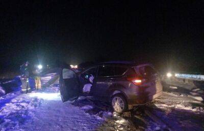 На дороге Тверь — Бежецк Ford врезался в ограждение, пострадали три человека