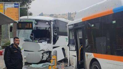 Два автобуса столкнулись в Иерусалиме: пострадали 10 человек