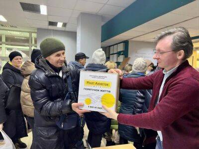 Для мариупольцев в Днепре пришла очередная партия помощи от Фонда Рината Ахметова