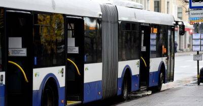 Нарушено движение троллейбусов на перекрестке улиц Бривибас и Шмерля