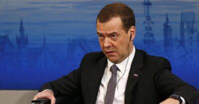 Медведев назвал главу МИД ФРГ "малограмотной бабкой": в Германии отреагировали