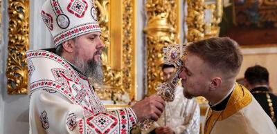 Різдвяна служба в Лаврі пройшла українською — вперше за багато десятків років