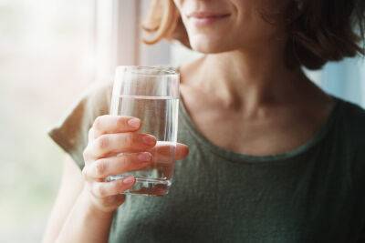 Подтверждено: недостаток воды ускоряет старение у людей среднего возраста