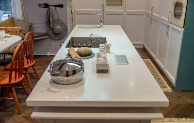 Кухонна стільниця зі штучного каменю: функціональна та практична естетика