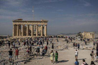 Греция будет требовать от путешественников из Китая отрицательных результатов теста на COVID