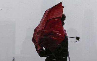 Українців попередили про сильні пориви вітру завтра: де очікувати негоди