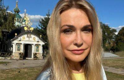 56-летняя Сумская показала украинкам, как быть стильной в платье с вышивкой: кадры