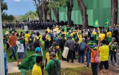 Луис Инасиу Лула - В Бразилии сотни задержанных, президент страны возвращается в столицу - korrespondent.net - Украина - Бразилия - Бразилиа - Протесты