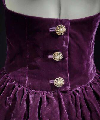 Сукня принцеси Діани виставлена на аукціон