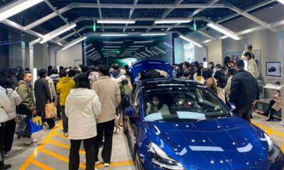 У Китаї покупці електромобілів Tesla влаштували масові протести