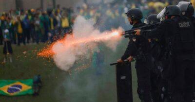Погромы в Бразилии: полиция задержала 400 протестующих, разгромивших Конгресс (видео)