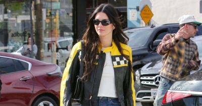 В байкерской куртке и стильных джинсах: модель Кендалл Дженнер на прогулке с друзьями