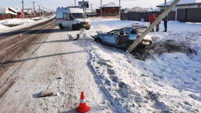 В Иркутской области «Субару» врезалась в столб, водитель погиб