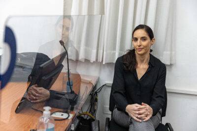 Судебный процесс Нетанияху: адвокаты допрашивают следователей, свидетели обвинения уволены с работы