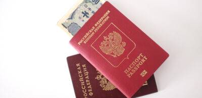 Видавала російські паспорти на Луганщині: ДБР повідомило підозру експрацівниці міграційної служби