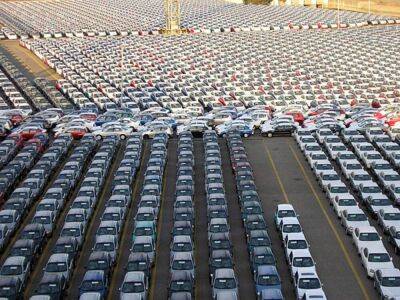 «Автостат»: Продажи новых легковых автомобилей в России в 2022 году рухнули на 59%