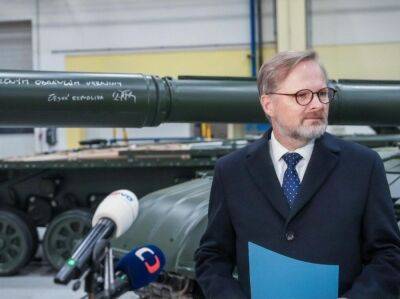 Чехия отправит Украине танки, премьер оставил послание для военных на одном из них